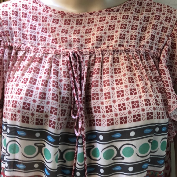 Beautiful Top - Picture 3 of 6